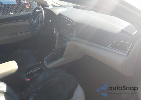 2018 Hyundai Elantra Value Edition z USA, uszkodzony, nr VIN 5NPD84LF2JH381257